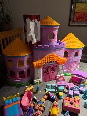 2005 Mattel Dora the Explorer Magic Castle with figure,Furniture and Accessories